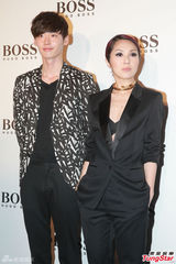 高清图：李钟硕与杨千嬅同台 赞金秀贤演技好