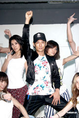 组图：杜德伟演唱会彩排歌舞 欲与张震岳互比脱掉