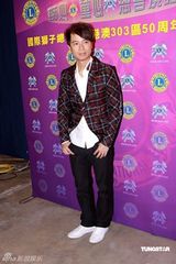 幻灯图：梁咏琪陈慧琳同场飚歌 梁汉文超酷墨镜抢眼