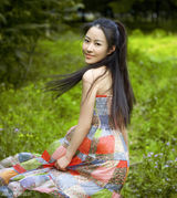 组图：赵芊羽玩转清新风 宛若夏季精灵