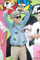 组图：RunningMan四主持香港重现《英雄本色》