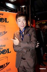 幻灯图：方力申辟谣“方邓恋” 黎明捧场时装店