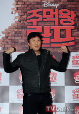 组图：郑俊河朴智允为韩版《无敌破坏王》献声