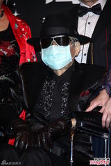 组图：高凌风生前旧照帅气 患癌后满头白发