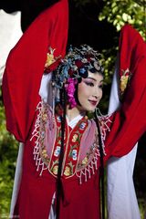 幻灯图：《金陵秘事》杀青 秦海璐越剧扮相美艳