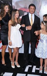 幻灯图：《敢死队》洛杉矶首映 史泰龙领衔众硬汉