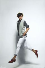 组图：马文龙时尚大片 娇艳复古彰显男儿魅力