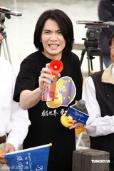 幻灯图：周渝民萧敬腾呼吁守护河川 节省水资源