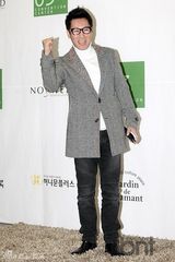 组图：韩谐星尹亨彬大婚徐仁国Solbi等送祝福