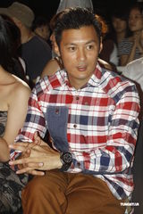 组图：余文乐为母亲首次出演内地电视剧