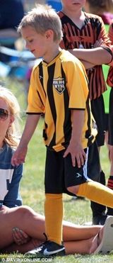 组图：布兰妮搂儿子亲密母爱泛滥 与前夫同场