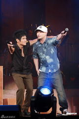 组图：曹格个唱力证与侧田兄弟情 刘德华低调助阵