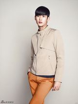 组图：金秀贤曝冷峻写真 造型百变引领时尚