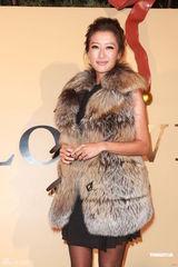 组图：李嘉欣等众女星贵气亮相 出席时装发布会