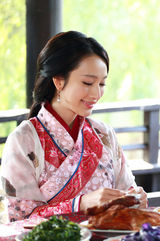 组图：《江南四大才子》张俪演绎秋香