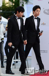 组图：韩导与同性恋人高调完婚 河莉秀等道贺