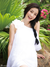 组图：小陶虹沙滩拍摄时尚大片 演绎性感百变女王