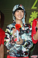 组图：桂纶镁凤小岳出席活动相约夜跑