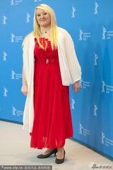 组图：《天堂希望》发布会 导演亲吻女星