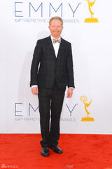 组图：《摩登家庭》男星杰西-泰勒-弗格森携男友秀默契