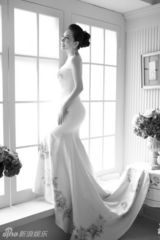 组图：时尚新民歌手丁晓红秀性感身材