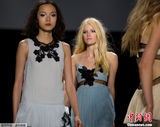 组图:中国超模再战纽约时装周 闪耀T台气势逼人