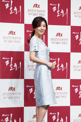 独家高清：金喜爱刘亚仁《密会》发布深情对视