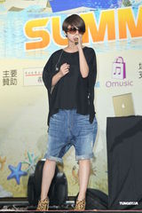 组图：杨丞琳展现Rap功力 获得热狗盛赞