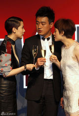 组图：海清助阵时尚活动 与孙俪佟大为再聚首感慨多