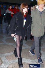 组图：T-ara赴日办粉丝签名会 红装贺圣诞