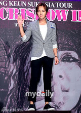 组图：张根硕将亚洲巡演 出席活动献飞吻