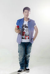 组图：连亚琦曝主题写真 青涩演绎懵懂初恋