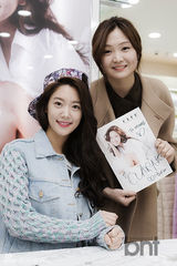 组图：韩星Clara出席代言品牌签名会展清纯美貌