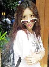 组图：柳岩曝三亚度假私照 吐舌卖萌似邻家妹