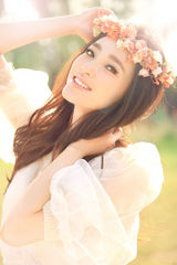 组图：花仙子王丽坤写真盛夏沁人绽放