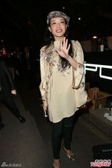 组图：舒淇王家卫现身张震婚礼引骚动