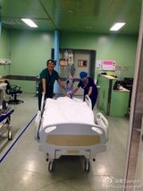 组图：桑兰儿子首曝光 丈夫黄健抚摸爱子