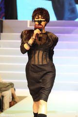 组图：尚雯婕鹰嘴造型奇特 周笔畅台上热力四射