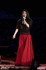 组图：S.H.E秀磅礡鼓技 压轴扛台北跨年