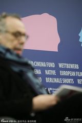 组图：柏林电影节发布会 主席科斯里克现身