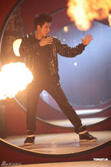 组图：王力宏新歌与GaGa呛声 为拍MV受百般磨练