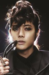 组图：男明星画眼妆盘点 妖娆又朋克个性十足