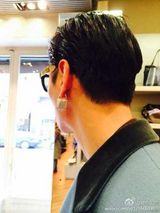 组图：李敏镐张亮再撞衫 大长腿男神引粉丝花痴