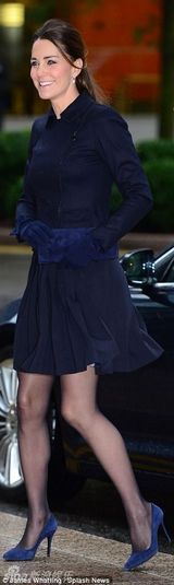 组图：凯特王妃慈善活动险走光 演绎玛丽莲时刻