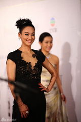 组图：群星亮相金像奖红毯 舒淇Angelababy(杨颖)桂纶镁竞艳