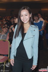 组图：钟嘉欣热力开唱 陈慧琳担任嘉宾