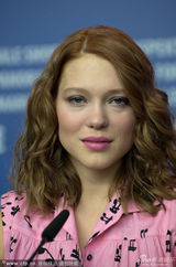 组图：《美女与野兽》发布会 蕾雅粉衣显清新