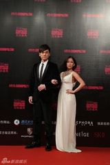 幻灯组图：温岚点亮时尚盛典 热辣开场舞获肯定