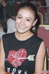 组图：钟嘉欣热力开唱 陈慧琳担任嘉宾