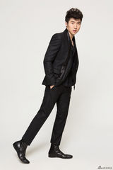 组图：橙天艺人全家福 红黑主题写真温暖贺岁